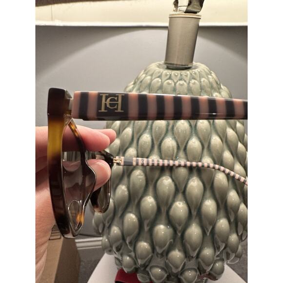 CAROLINA HERRERA SHE892K 5617 COL.0752 140 Tortoise Brown Stripes Sunglasses - Picture 8 of 14